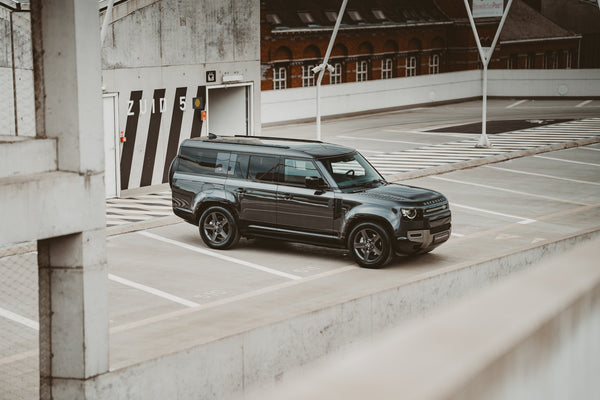 Land Rover Defender 130 D300 SE X-dynamic met 8 zitplaatsen!