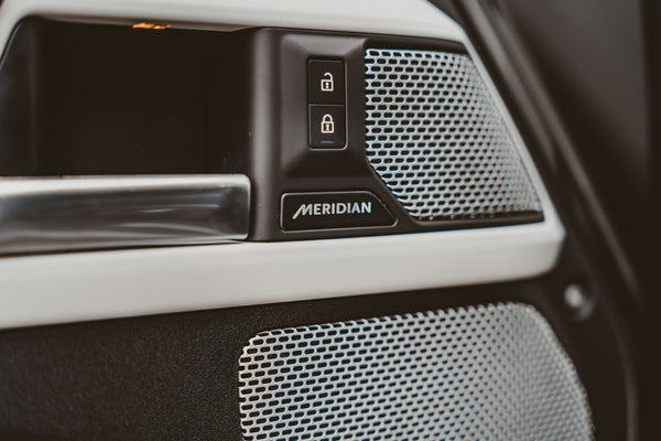 Land Rover Defender 130 D300 SE X-dynamic met 8 zitplaatsen!