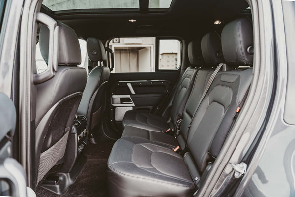 Land Rover Defender 130 D300 SE X-dynamic met 8 zitplaatsen!