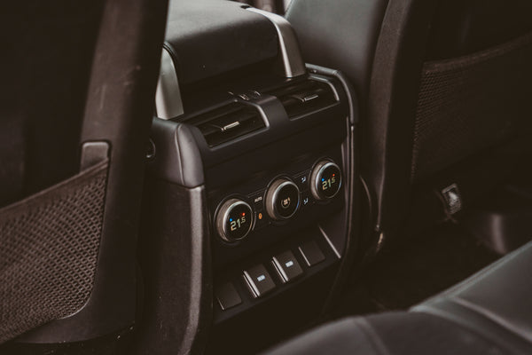 Land Rover Defender 130 D300 SE X-dynamic met 8 zitplaatsen!