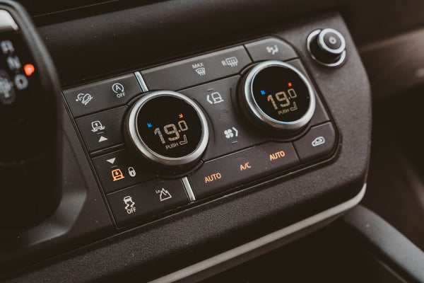Land Rover Defender 130 D300 SE X-dynamic met 8 zitplaatsen!