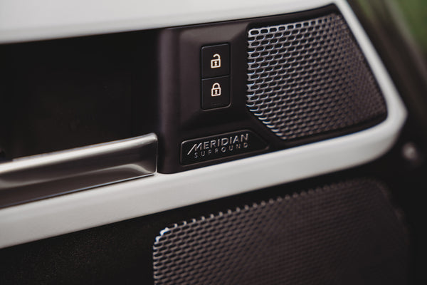 Land Rover Defender 110 D300 6PL