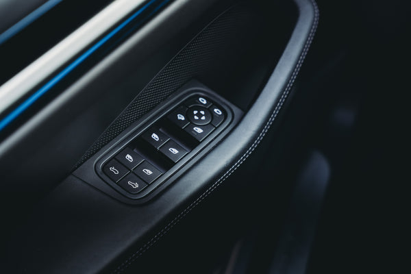 Porsche Macan Electric 100kw/h ICE grey metallic