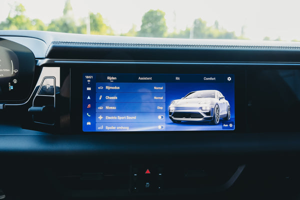 Porsche Macan Electric 100kw/h ICE grey metallic