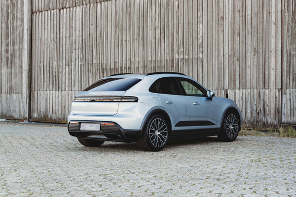 Porsche Macan 4 Electric 100kw/h Dolomite silver metallic
