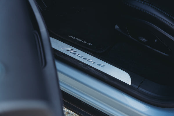 Porsche Macan 4 Electric 100kw/h Dolomite silver metallic