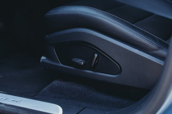 Porsche Macan 4 Electric 100kw/h Dolomite silver metallic