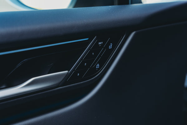 Porsche Macan 4 Electric 100kw/h Dolomite silver metallic