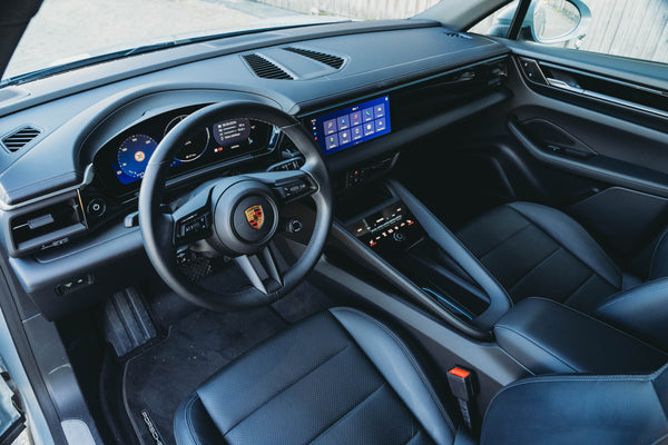 Porsche Macan 4 Electric 100kw/h Dolomite silver metallic