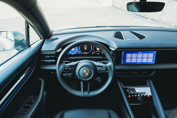 Porsche Macan 4 Electric 100kw/h Dolomite silver metallic