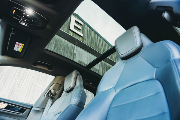 Porsche Macan 4 Electric 100kw/h Dolomite silver metallic