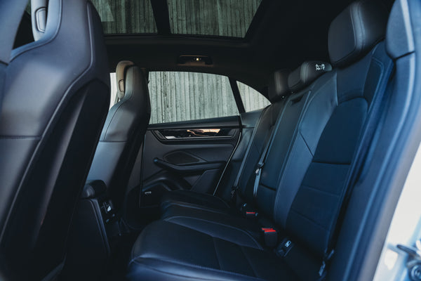 Porsche Macan 4 Electric 100kw/h Dolomite silver metallic