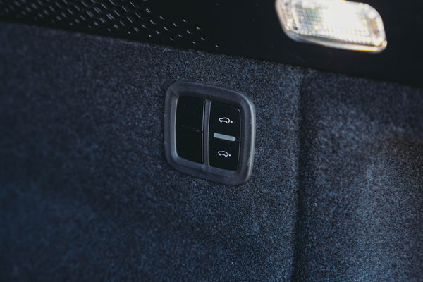 Porsche Macan 4 Electric 100kw/h Dolomite silver metallic