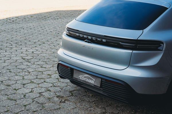 Porsche Macan 4 Electric 100kw/h Dolomite silver metallic