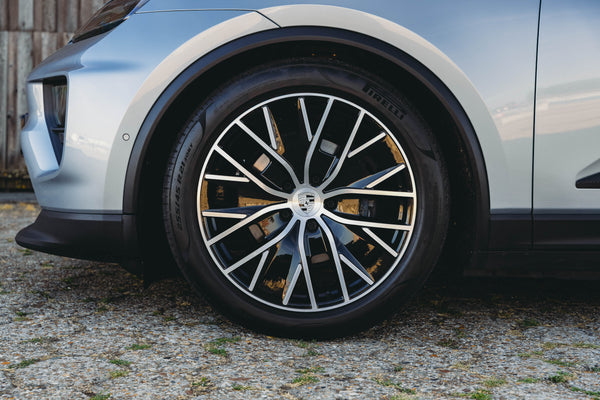 Porsche Macan 4 Electric 100kw/h Dolomite silver metallic