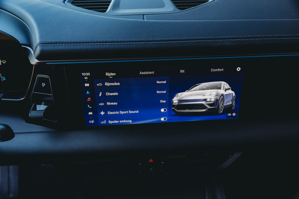 Porsche Macan 4 Electric 100kw/h Dolomite silver metallic