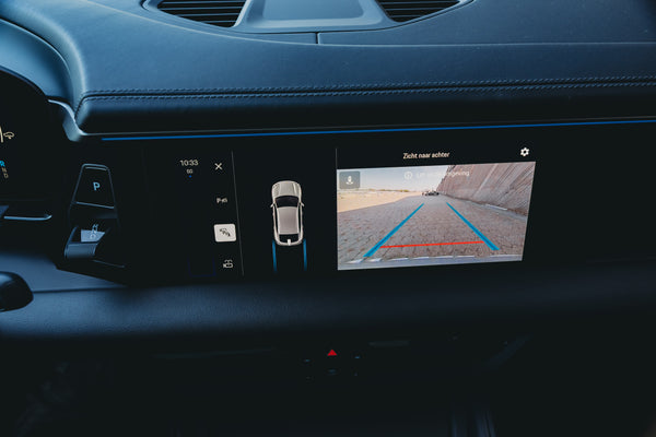 Porsche Macan 4 Electric 100kw/h Dolomite silver metallic