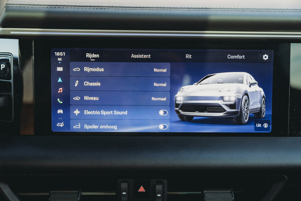 Porsche Macan 4 Electric 100kw/h Ice Grey