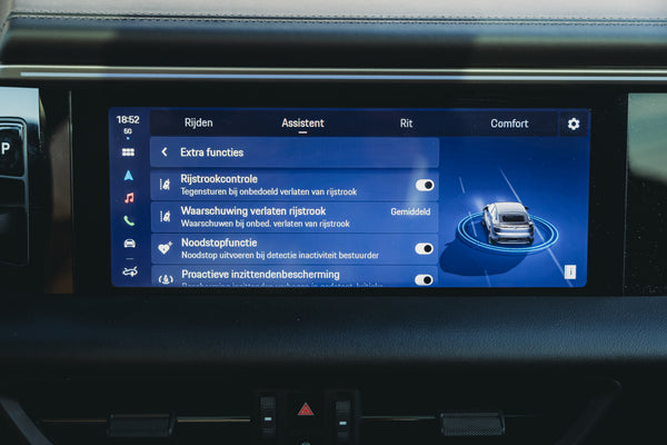 Porsche Macan 4 Electric 100kw/h Ice Grey