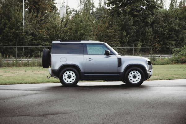Land Rover Defender 90 D250 SE