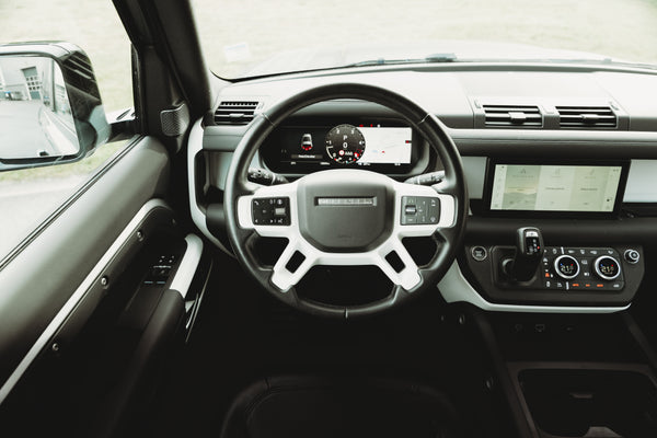 Land Rover Defender 90 D250 SE