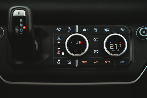 Land Rover Defender 90 D250 SE