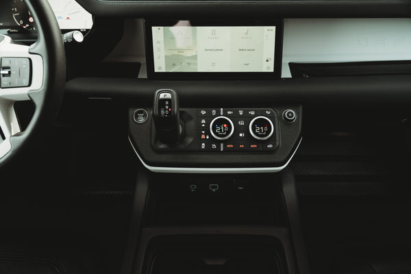 Land Rover Defender 90 D250 SE