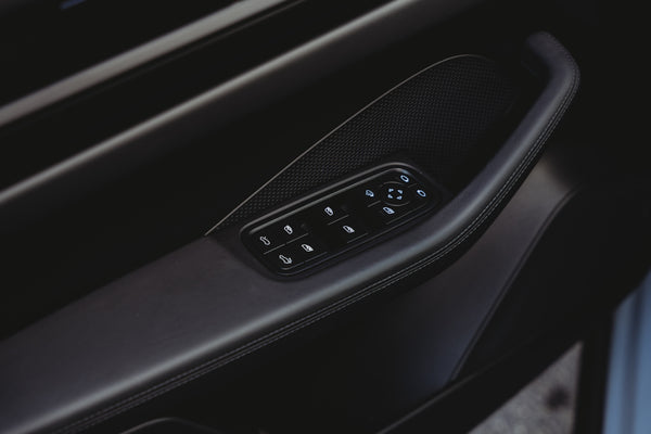 Porsche Macan 4S Electric 100kw/h ICE grey metallic
