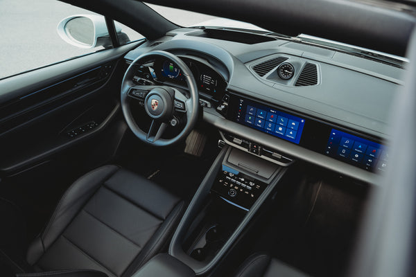 Porsche Macan 4S Electric 100kw/h ICE grey metallic