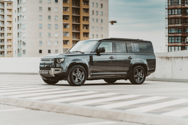 Land Rover Defender 130 D300 SE X-dynamic met 8 zitplaatsen!