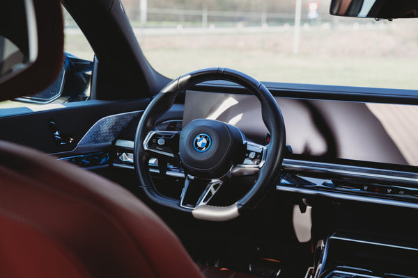 BMW 760M plug-in hybrid 571pk