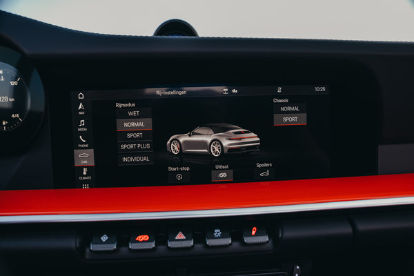 Porsche 992.1 Carrera cabrio3.0 PDK 385pk Lava orange